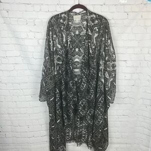 Hinge Black and White Kimono